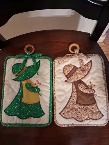 Vintage quilted pot holders - pot,