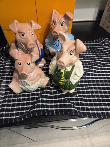 Set natwest pigs in - pigs, very