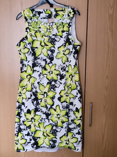 Green and white roman size - white,