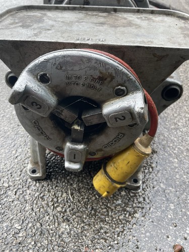 Rigid 300 pipe threader - 300,