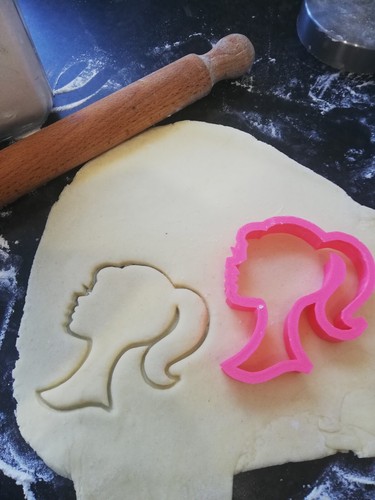 Premium barbie head cookie - barbie,