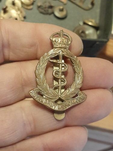 Army badge royal - royal, medical