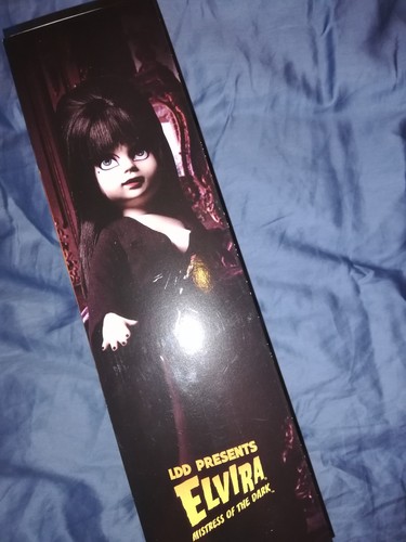 Mezco living dead - living,