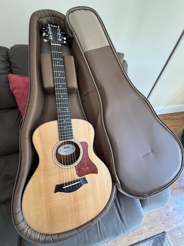 Taylor mini acoustic guitar - taylor,
