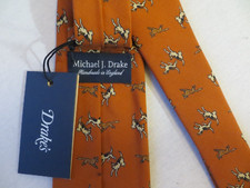 DRAKES MICHAEL J DRAKE  HOUND DOG & FOX PRINT SILK TIE NEW WITH TAG
