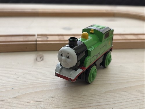 Thomas wooden railway - railway, battery