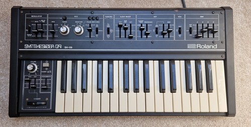 Roland keyboard - sh-09,