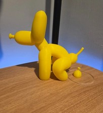 Novelty pooping balloon dog