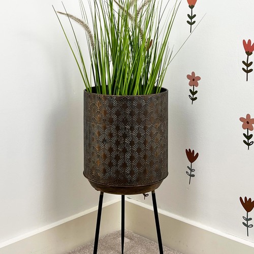 Floor standing art - standing,