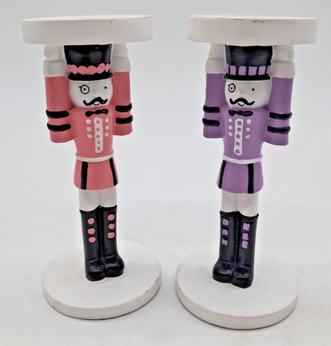 Pair nutcracker soldiers - of,