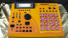 Akai MPC 2000xl SE2 Orange