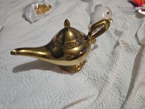 Disney aladdin genie lamp - aladdin's,