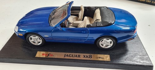 Maisto scale blue jaguar - 1/18,