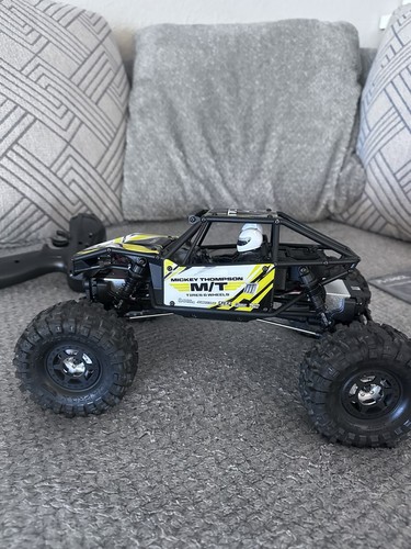 Axial capra rock crawler - axial,