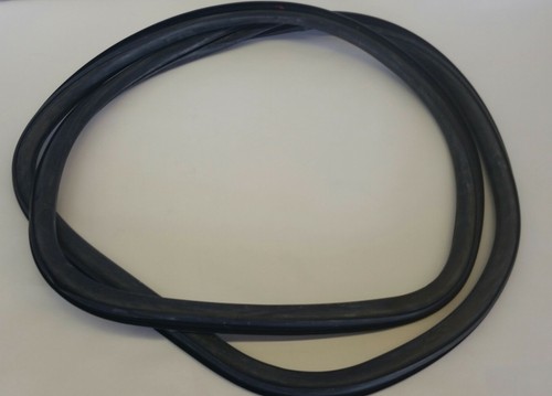 Front windscreen seal - front,