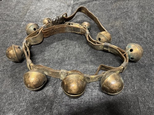 Antique brass petal - antique, crotal