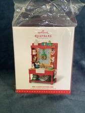 2015 Hallmark Keepsake “Mrs. Claus's Kitchen Sink” Member Exclusive NEW- T3