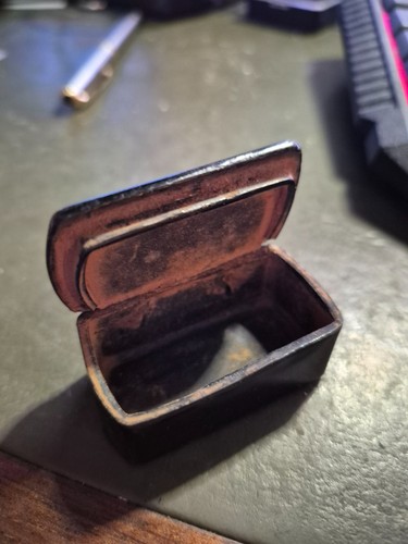 Black laquered snuff box - snuff,