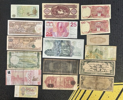 World banknotes - 17),