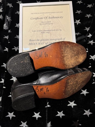 Queen brian may signed owned - brian,