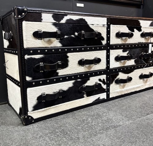 Luxury black trunk - , english
