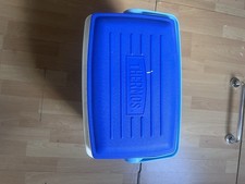 insulated cool box with