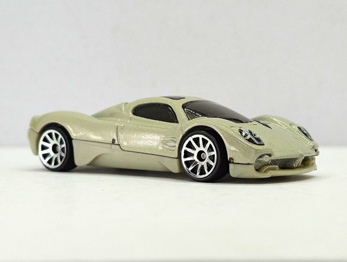 Hot wheels pagani utopia 64 - wheels,