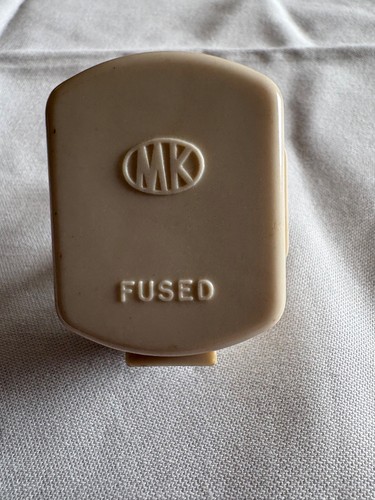 Vintage bakelite pin plug - mk, 3