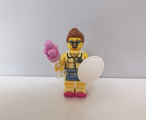 Lego diner waitress col175 - diner,