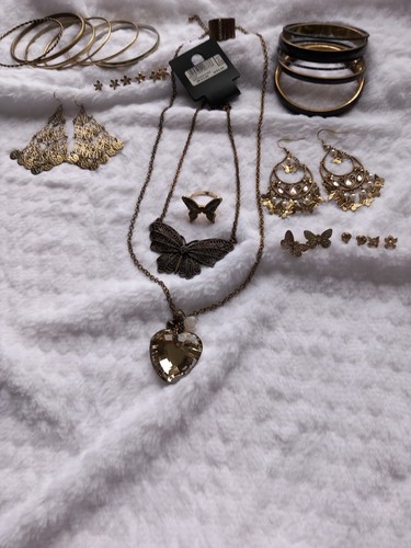 Various costume jewellery - various, 11