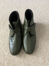 pavers  green ankle boots size