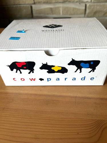 Cowparade hugs and smooches - cowparade,