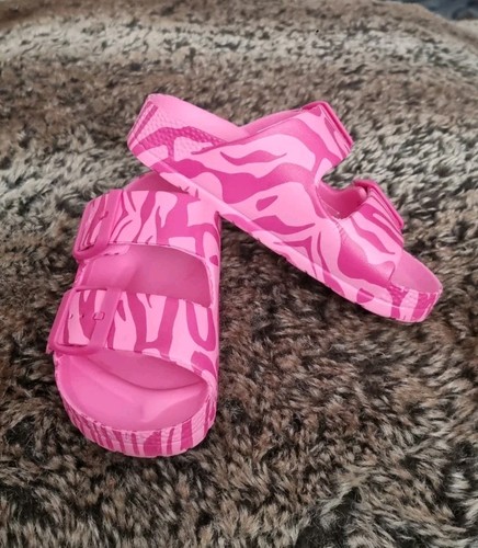 Pink zebra print slides - print, size