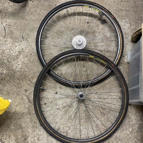 Hand built tubular wheelset - hand, cx