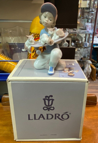 Lovely rare lladro little - rare,