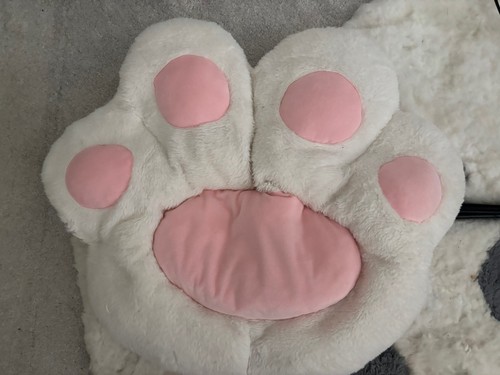 White cat paw plush - white, chair