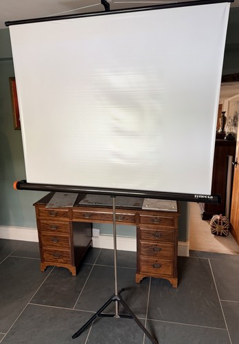 Projector screen retractable - projector,