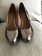 Clarks Gold coloured Metallica leather Shoes Size 8 soft wear