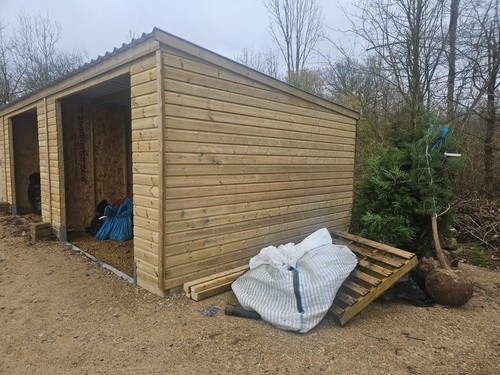 Pent roof mobile field - field, shelter