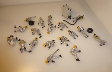 18 SCALEXTRIC MODERN PIT LANE CREW FIGURES 1:32 SCALE from C8292 C8294 SETS