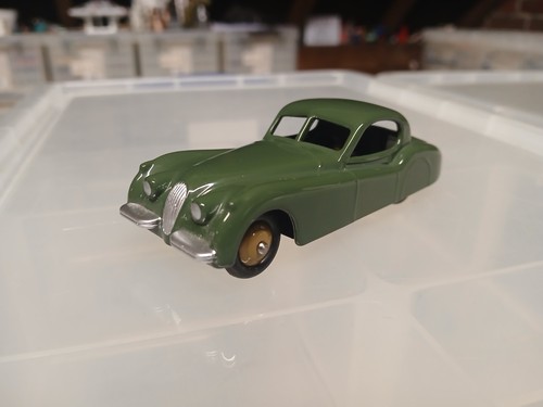 Deagostini dinky toys jaguar - deagostini,