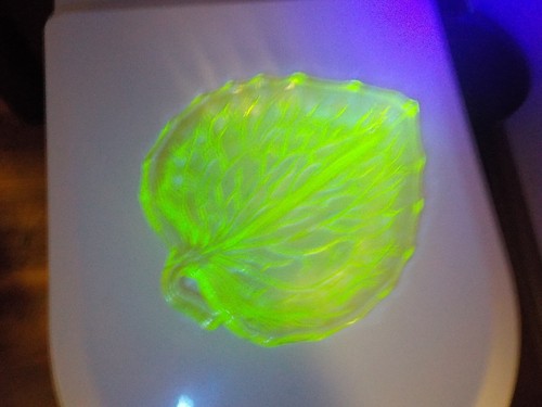 Uranium glass dish bowl leaf - uranium,