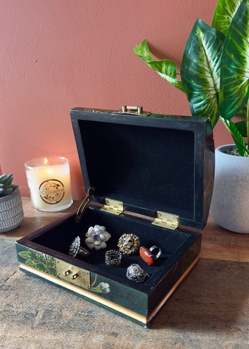 Vintage lacquer jewellery box - vintage,