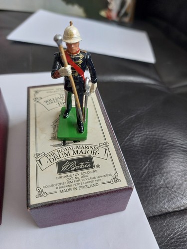 Britains toy soldier royal - britains,