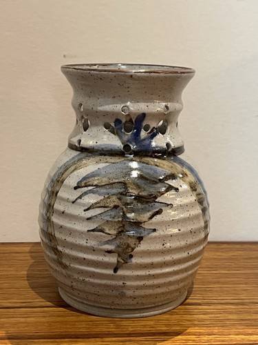 Vintage studio art pottery - /,