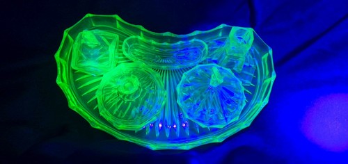Art deco green - uranium, glass