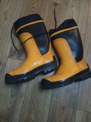 Chainsaw wellington boots - chainsaw,