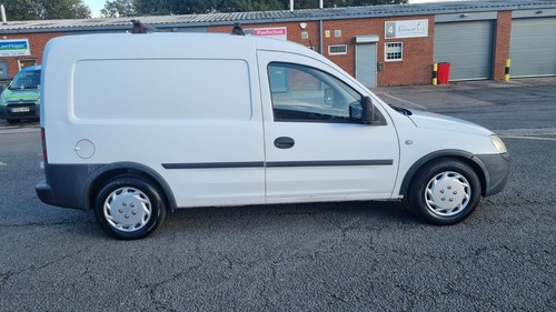 Vauxhall combo 1700 - 1700, white