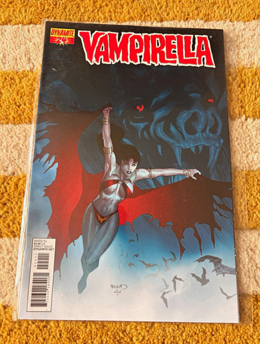 Vampirella dynamite - vampirella, –