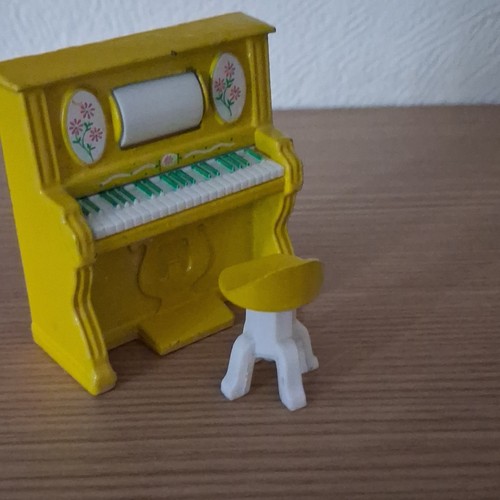Vintage doll house - doll’s,
